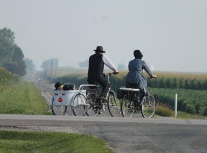 amish-family-bicycling-illinois